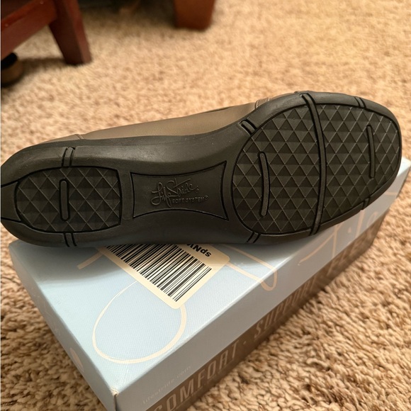 NEW Life Stride Women's Gray Flats - Picture 7 of 9